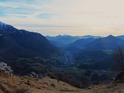 36 Scendiamo con bella vista su Serina e la sua valle